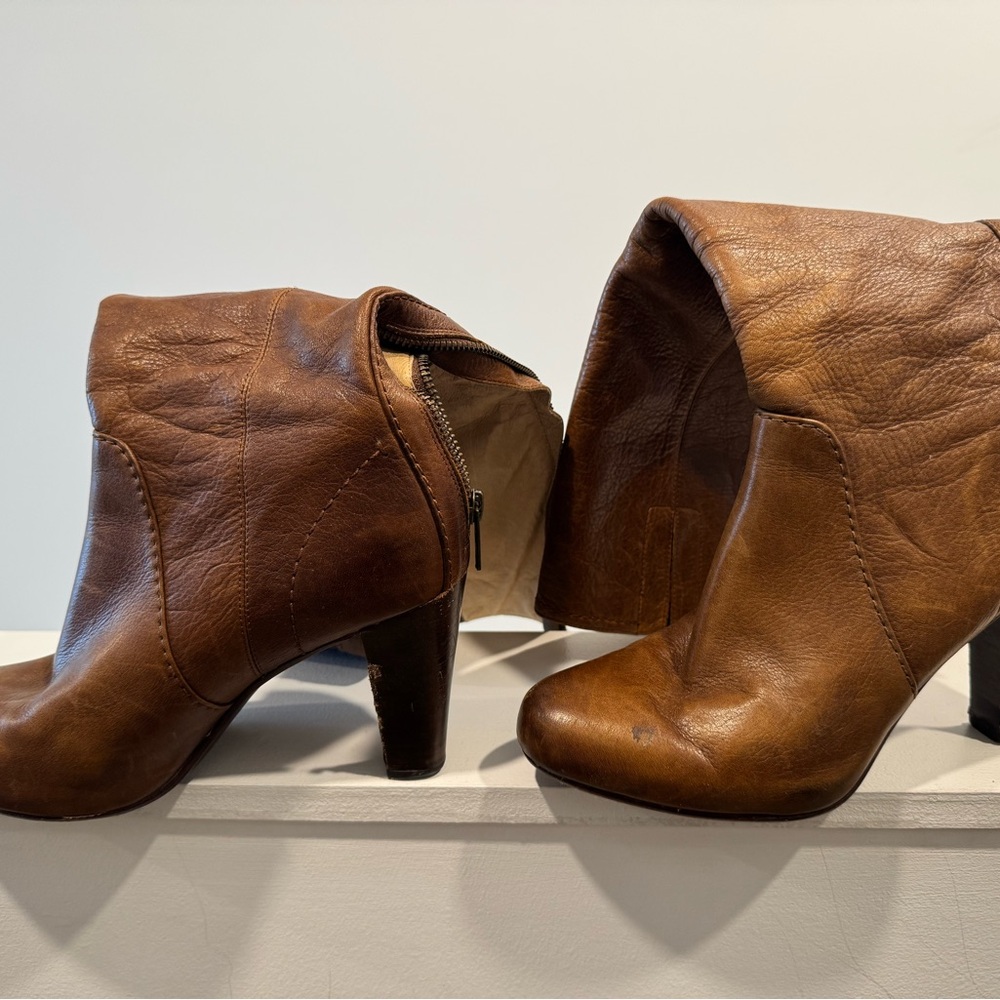 Rare Frye Marissa Slouch Heel Knee-High Medallion Boots | Cognac Leather | 6.5 - Picture 2 of 10